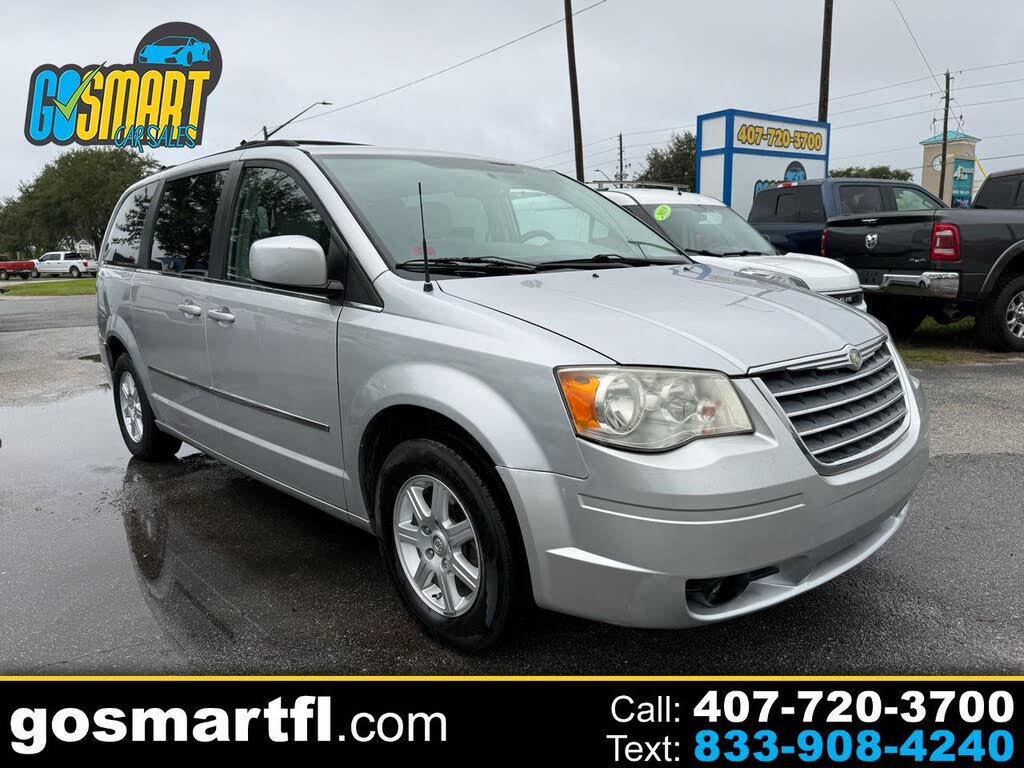 2010 Chrysler Town & Country Touring Plus FWD
