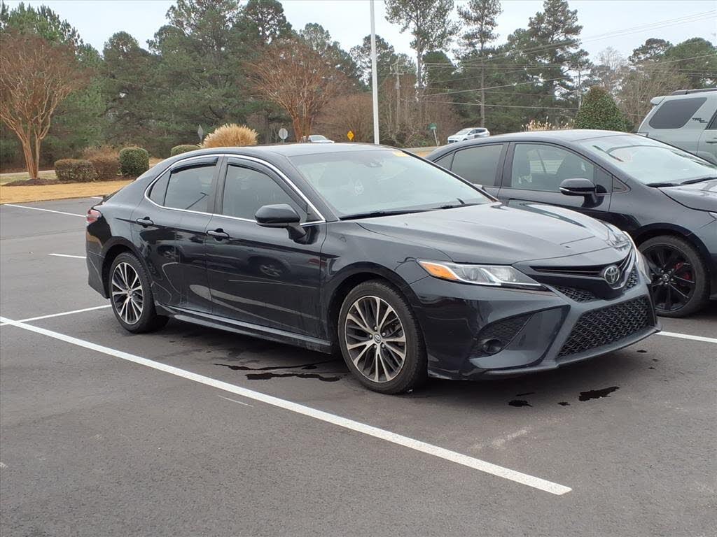 2020 Toyota Camry SE FWD