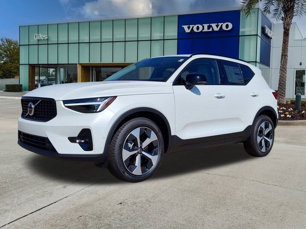 2026 Volvo XC40 B5 Plus AWD