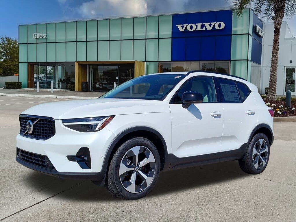 2026 Volvo XC40 B5 Plus AWD