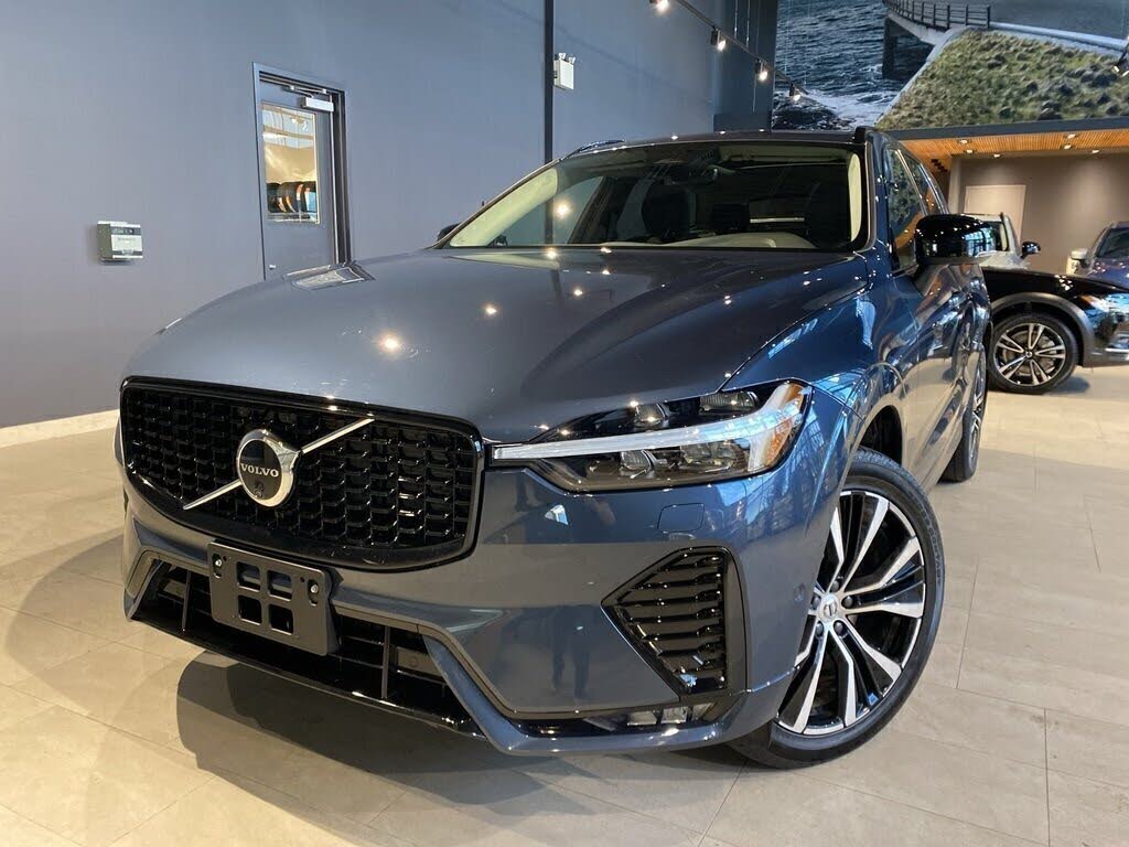 2025 Volvo XC60 B5 Plus Dark Theme AWD