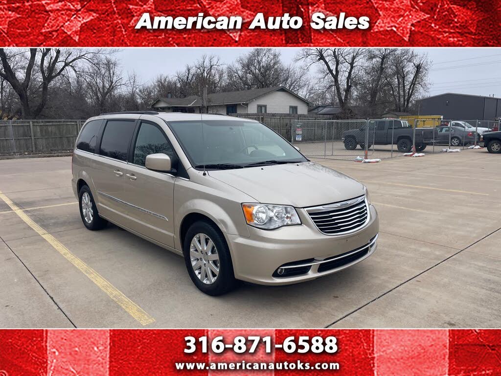 2014 Chrysler Town & Country Touring FWD
