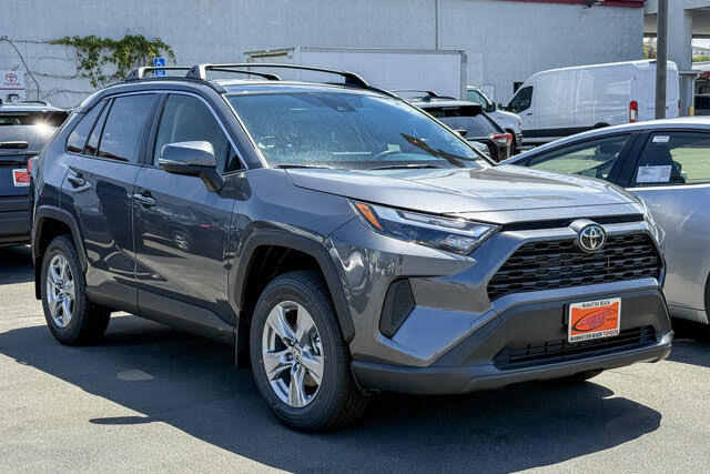 2025 Toyota RAV4 XLE FWD