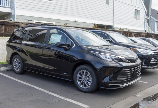 2026 Toyota Sienna LE 8-Passenger FWD