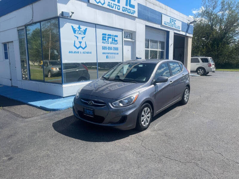 2016 Hyundai Accent SE 4-Door Hatchback FWD