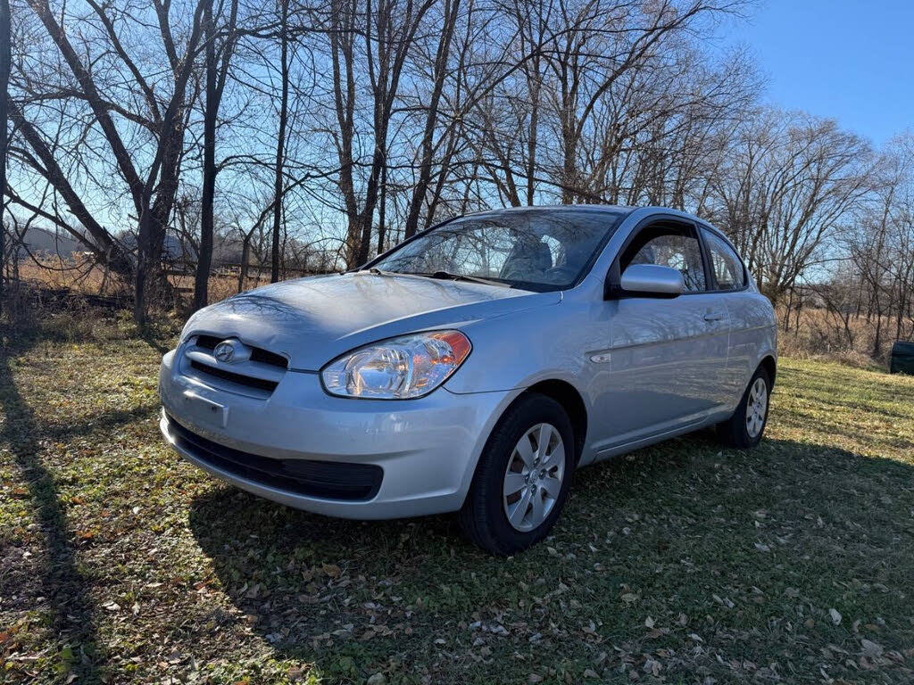 2010 Hyundai Accent GS 2-Door Hatchback FWD