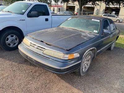 1996 Ford Crown Victoria 4 Dr LX Sedan
