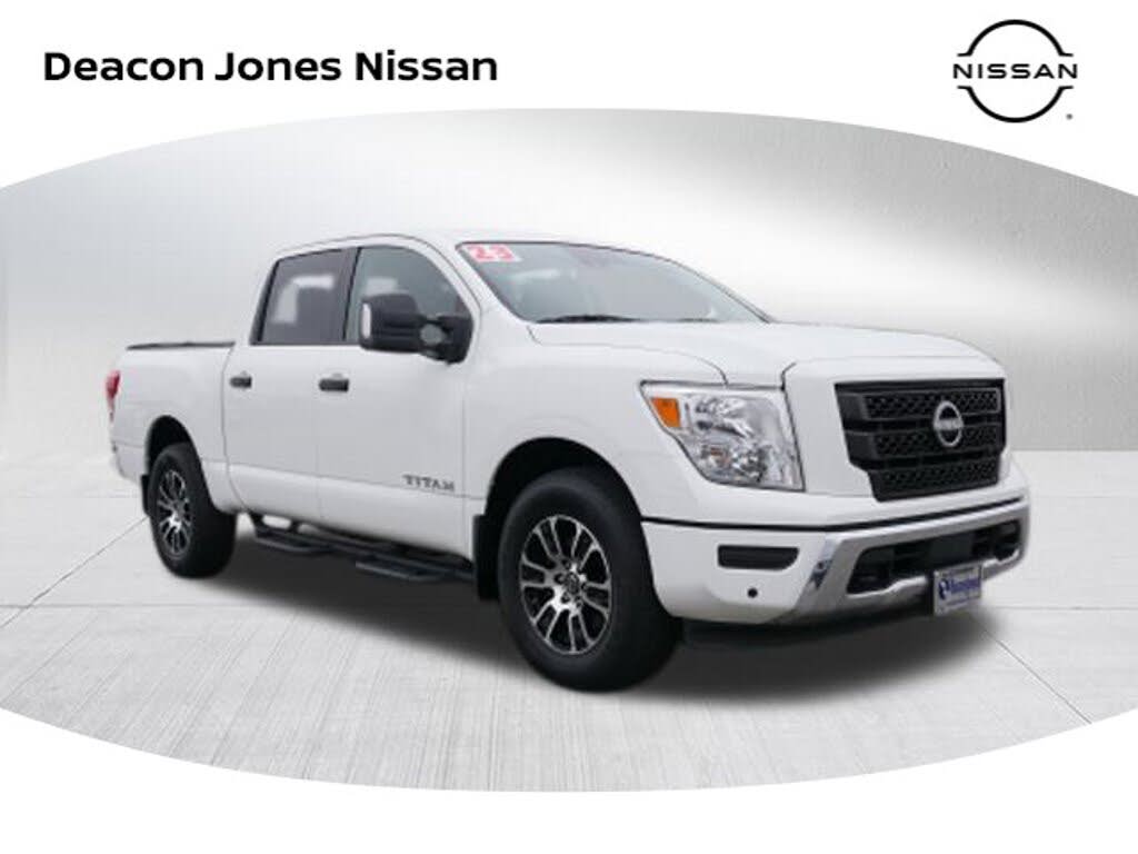2023 Nissan Titan SV Crew Cab 4WD