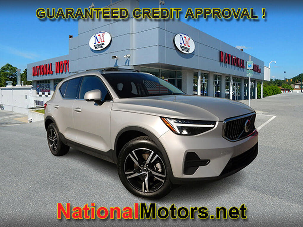 2025 Volvo XC40 B5 Core Bright Theme AWD