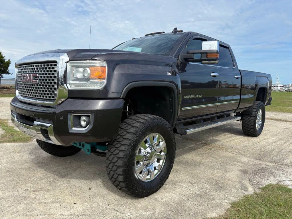 2015 GMC Sierra 3500HD Denali Crew Cab LB 4WD