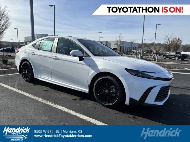 2026 Toyota Camry SE FWD