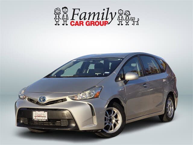 2015 Toyota Prius v Three FWD