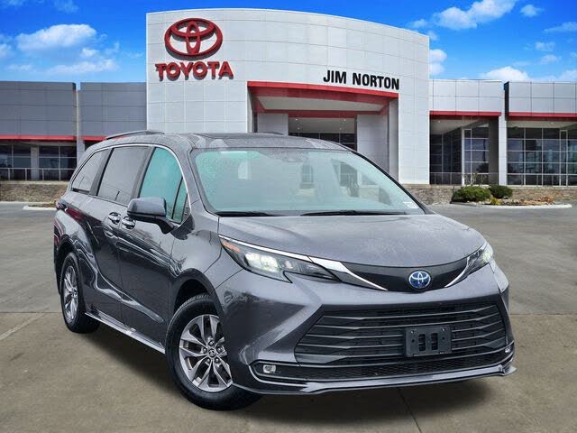 2025 Toyota Sienna XLE 7-Passenger FWD