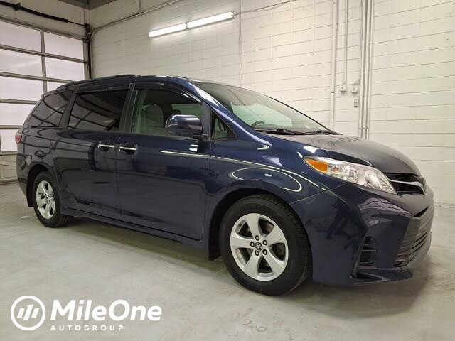 2019 Toyota Sienna LE 7-Passenger FWD with Auto-Access Seat