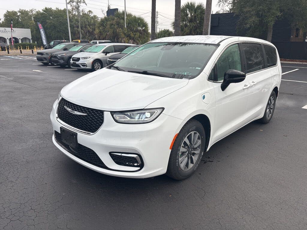 2024 Chrysler Pacifica Hybrid Select FWD