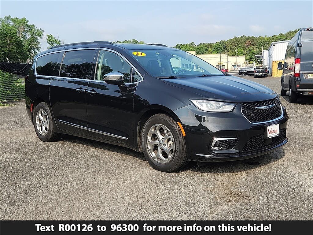 2023 Chrysler Pacifica Limited FWD