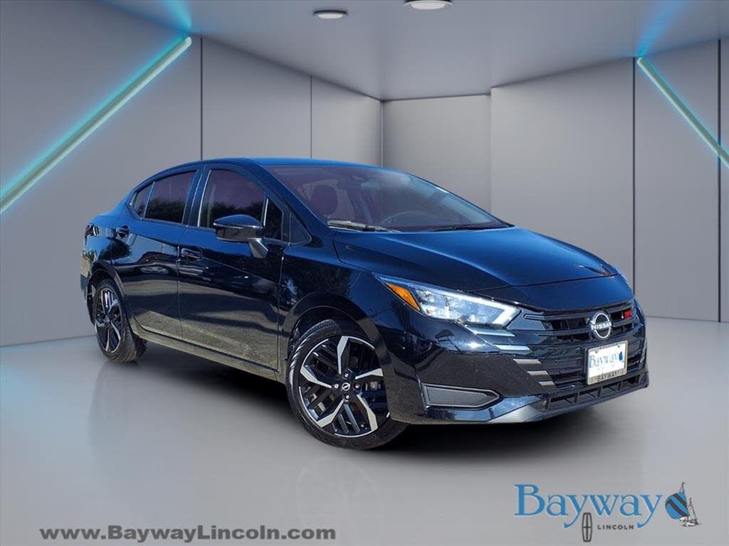 2024 Nissan Versa SR FWD