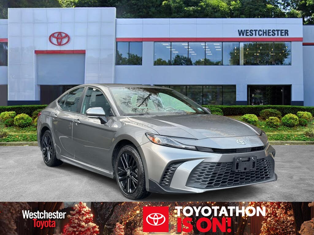 2025 Toyota Camry SE FWD