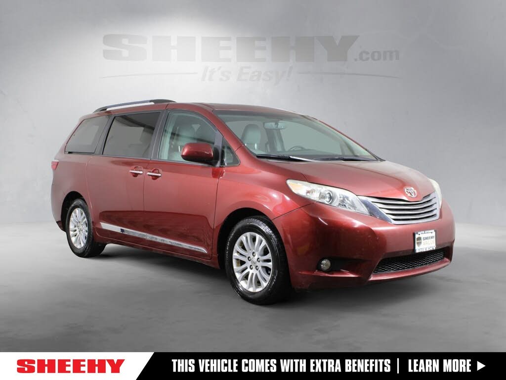 2017 Toyota Sienna XLE 7-Passenger Auto Access Seat FWD