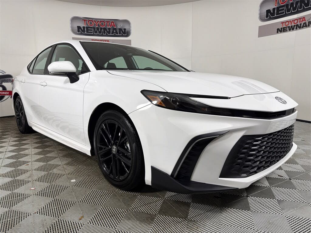 2025 Toyota Camry SE FWD