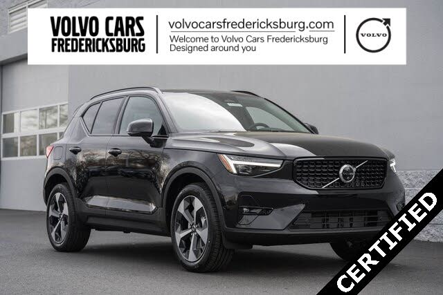 2025 Volvo XC40 B5 Plus Dark Theme AWD