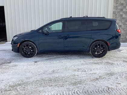 2022 Chrysler Pacifica Limited AWD