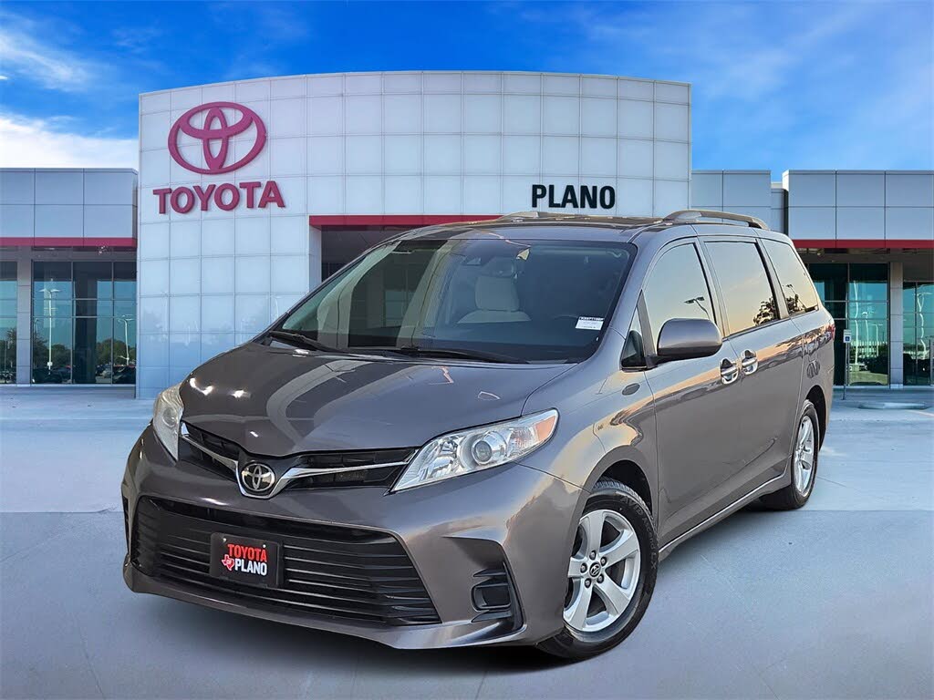 2019 Toyota Sienna LE 7-Passenger FWD with Auto-Access Seat