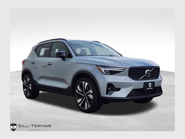 2025 Volvo XC40 B5 Ultra Dark Theme AWD