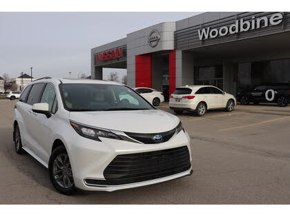 2024 Toyota Sienna XLE 8-Passenger FWD