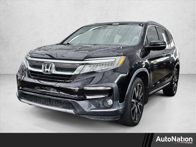 2020 Honda Pilot Touring FWD with Rear Captain's Chairs