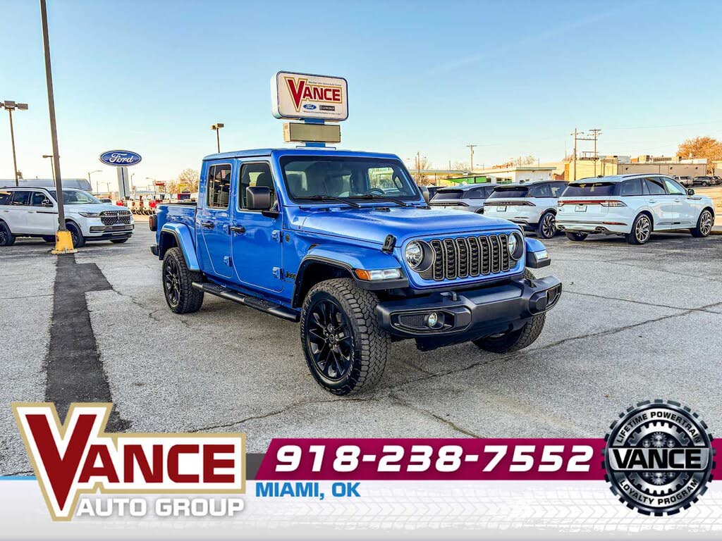 2025 Jeep Gladiator NightHawk Crew Cab 4WD