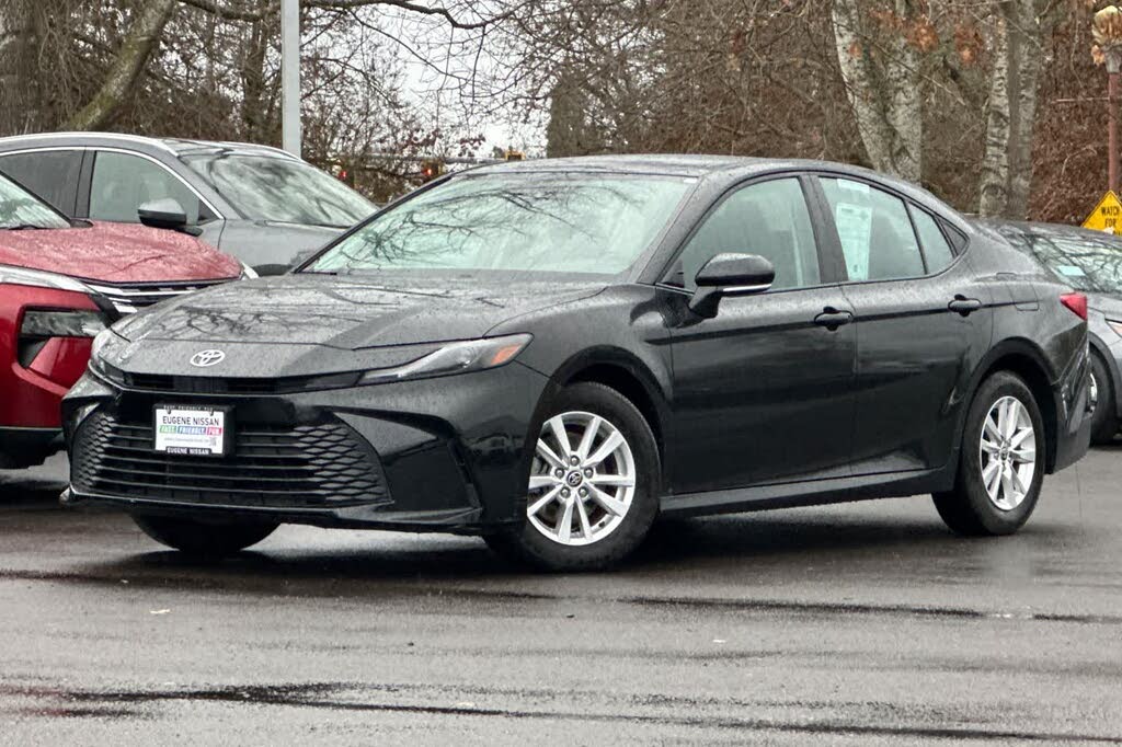 2025 Toyota Camry LE FWD