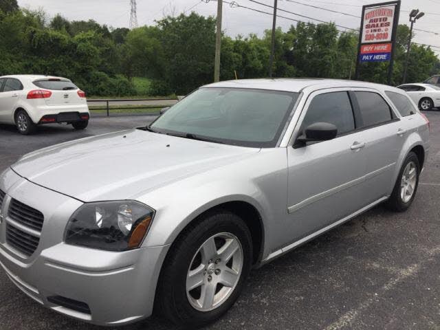2005 Dodge Magnum SXT RWD