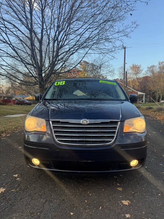 2008 Chrysler Town & Country Touring FWD