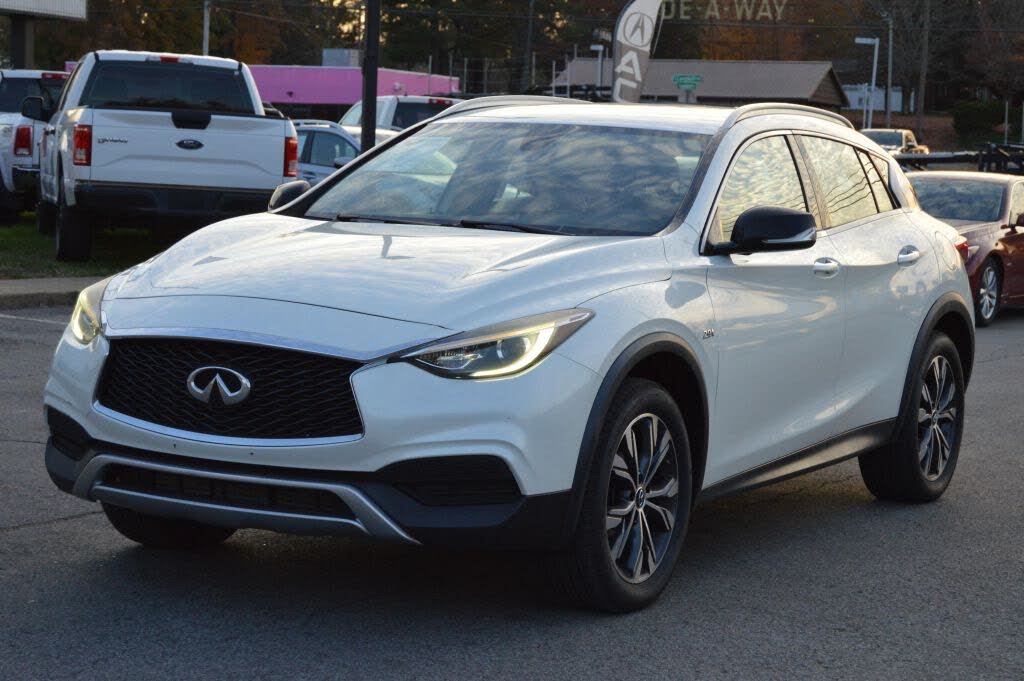 2017 INFINITI QX30 Luxury AWD