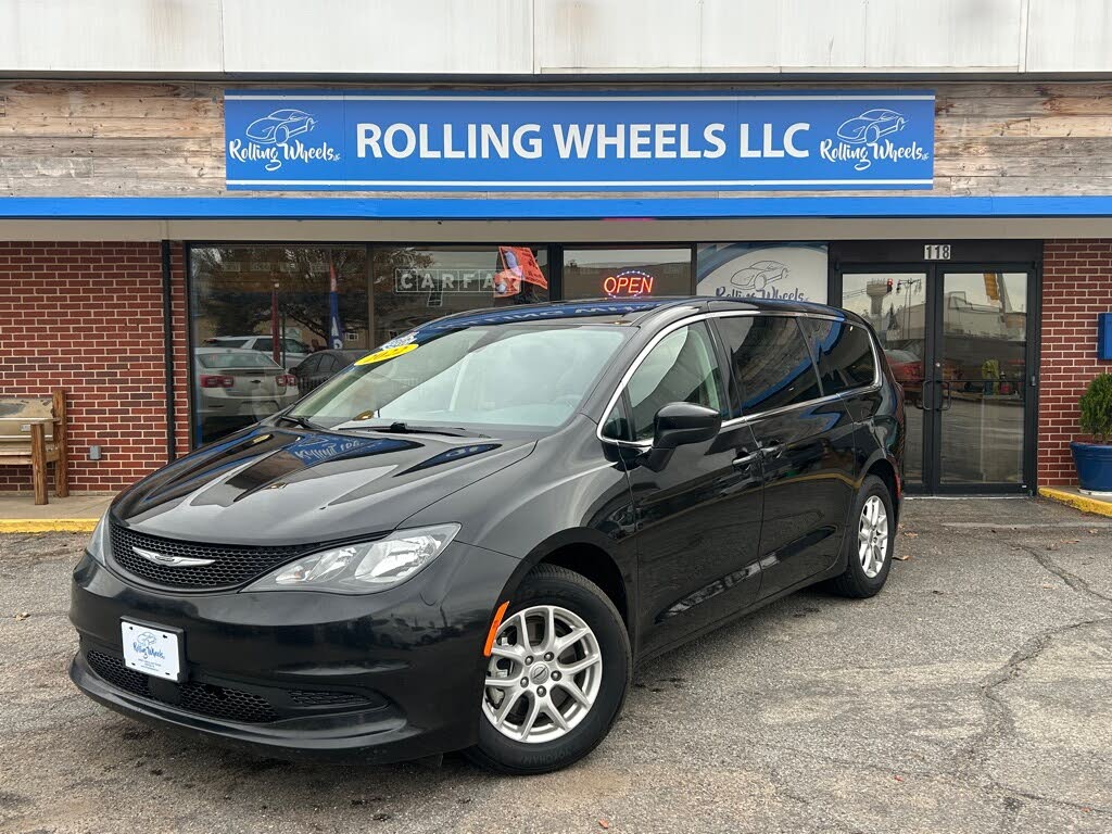 2022 Chrysler Voyager LX FWD