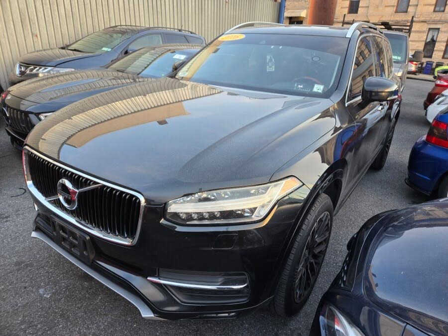 2016 Volvo XC90 T6 Momentum AWD
