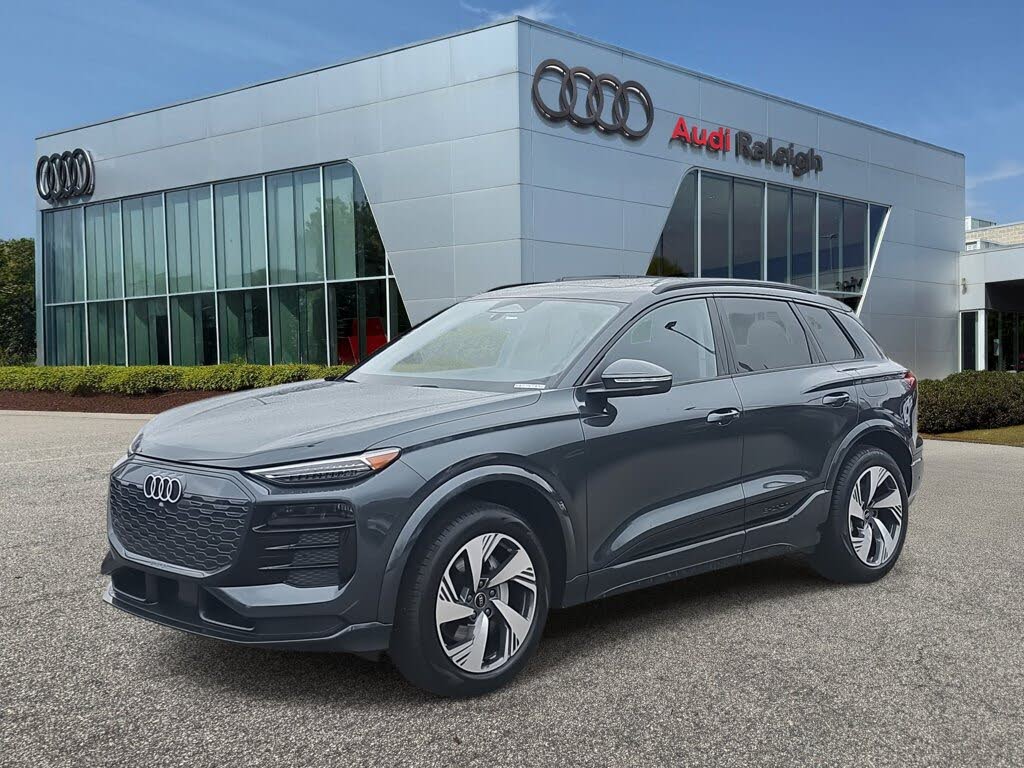 2025 Audi Q6 e-tron quattro Premium Plus