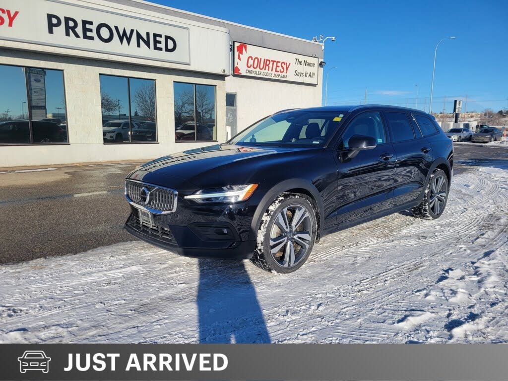 Volvo V60 Cross Country B5 Plus AWD 2025
