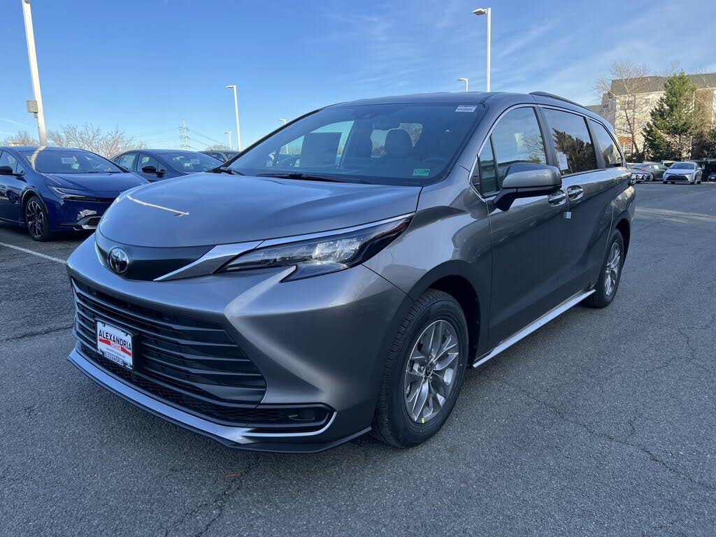 2026 Toyota Sienna LE 8-Passenger FWD