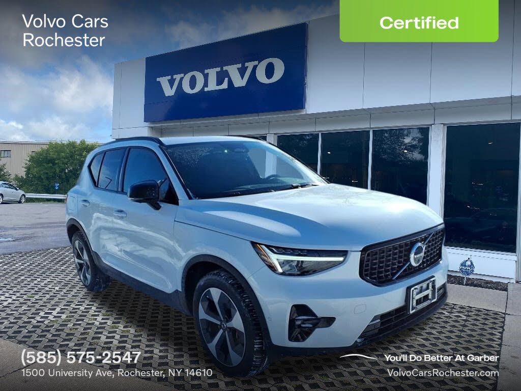 2023 Volvo XC40 B5 Plus Dark Theme AWD