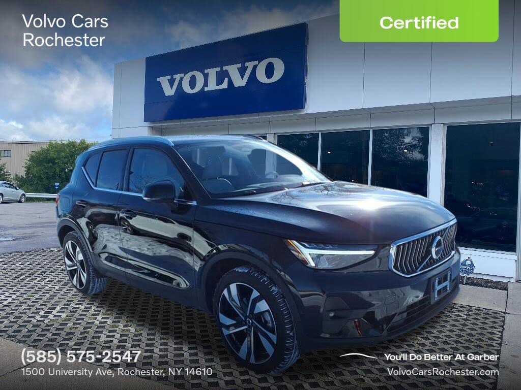 2024 Volvo XC40 B5 Plus Bright Theme AWD