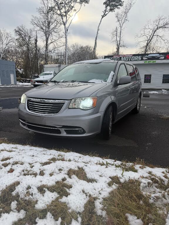 2013 Chrysler Town & Country Touring FWD
