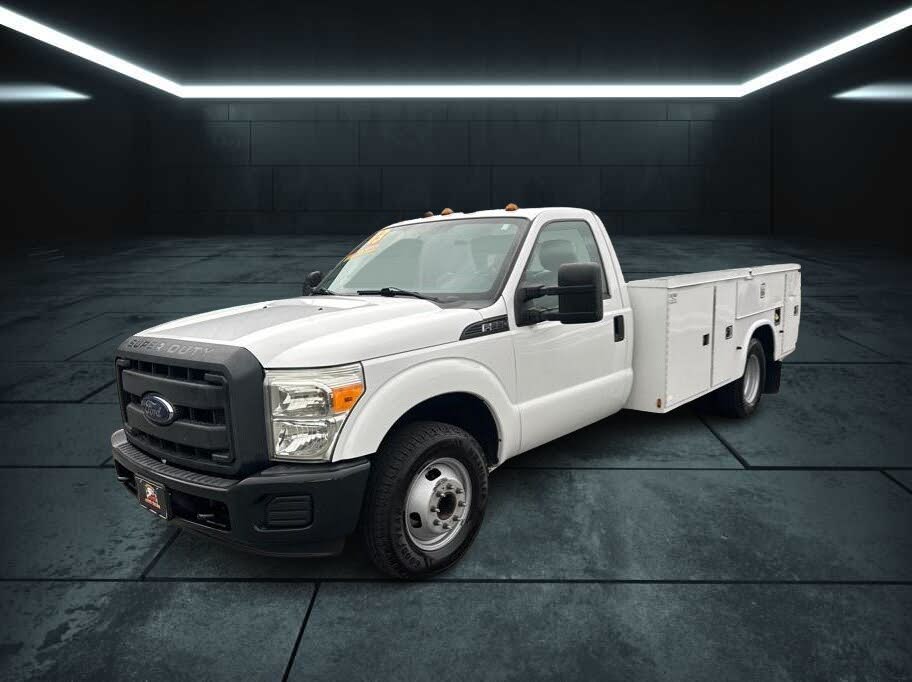 2013 Ford F-350 Super Duty Chassis XL DRW RWD