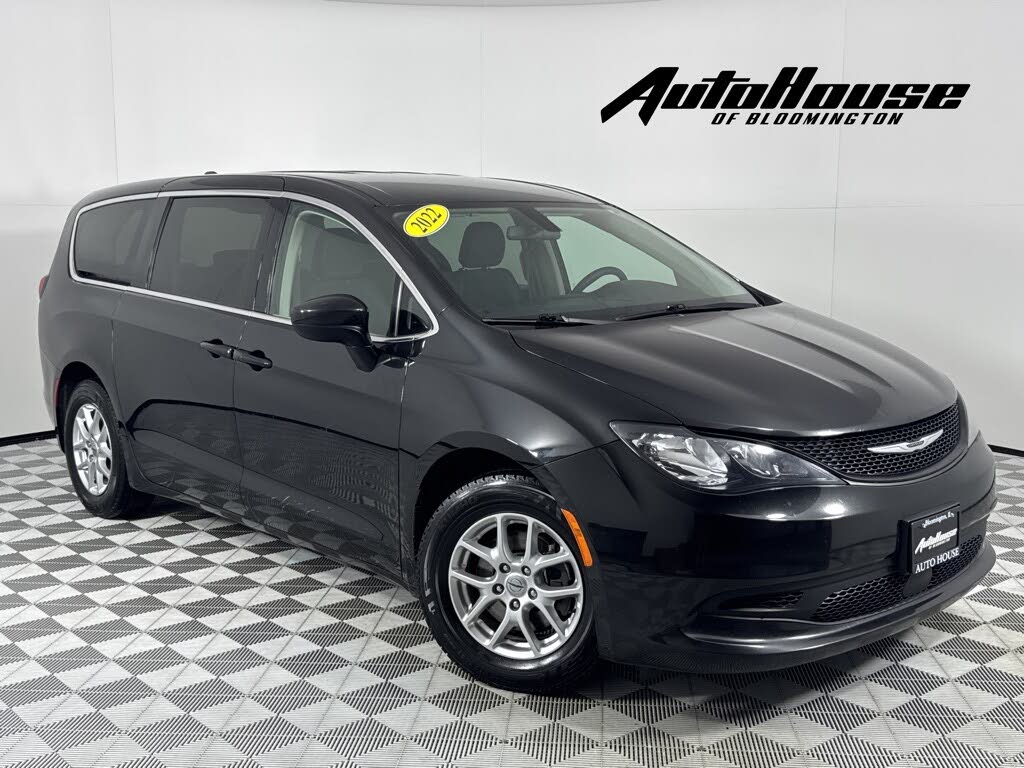 2022 Chrysler Voyager LX FWD