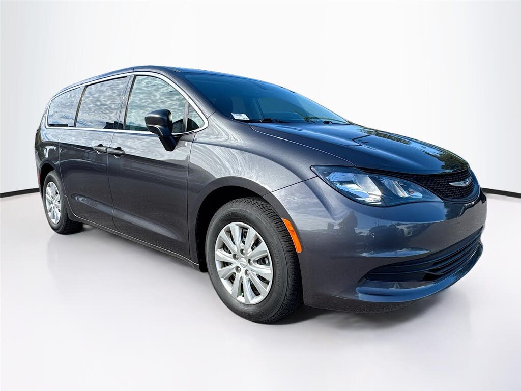 2020 Chrysler Voyager L FWD