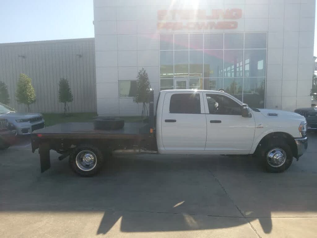 2024 RAM 3500 Chassis Tradesman Crew Cab LB DRW 4WD