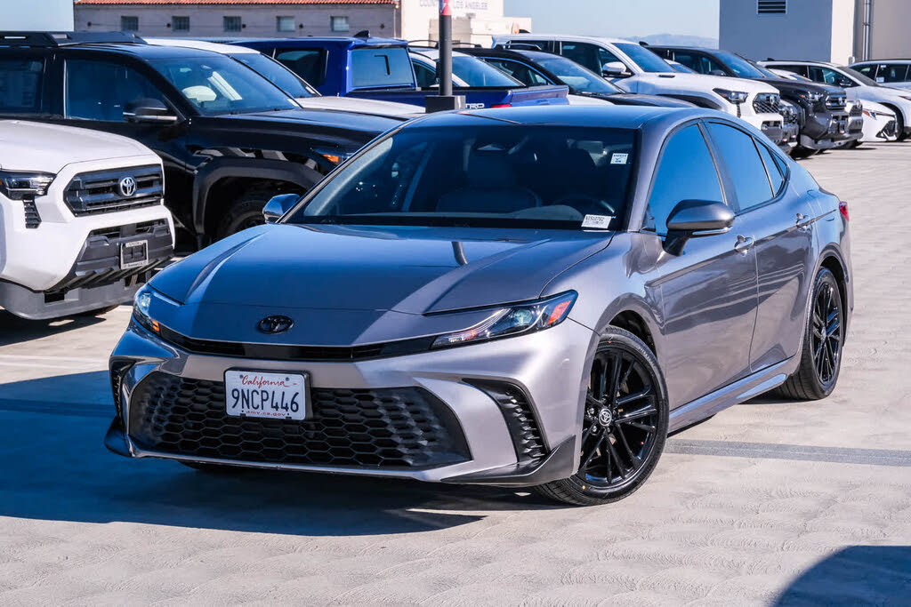 2025 Toyota Camry SE FWD