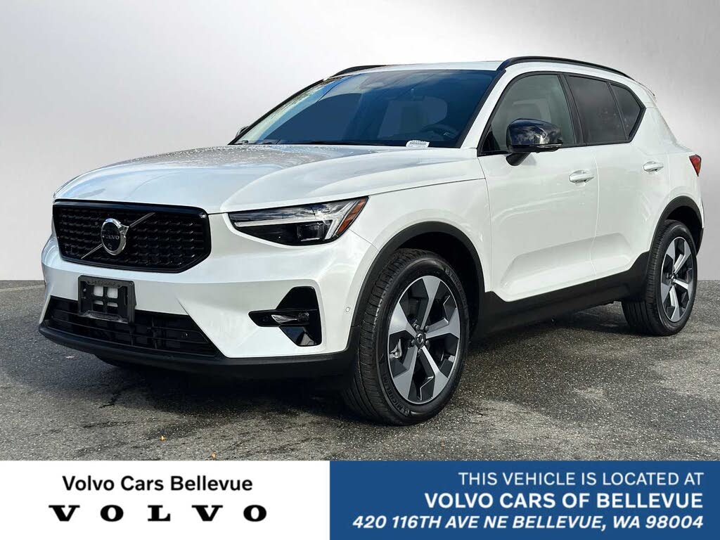 2025 Volvo XC40 B5 Plus Dark Theme AWD
