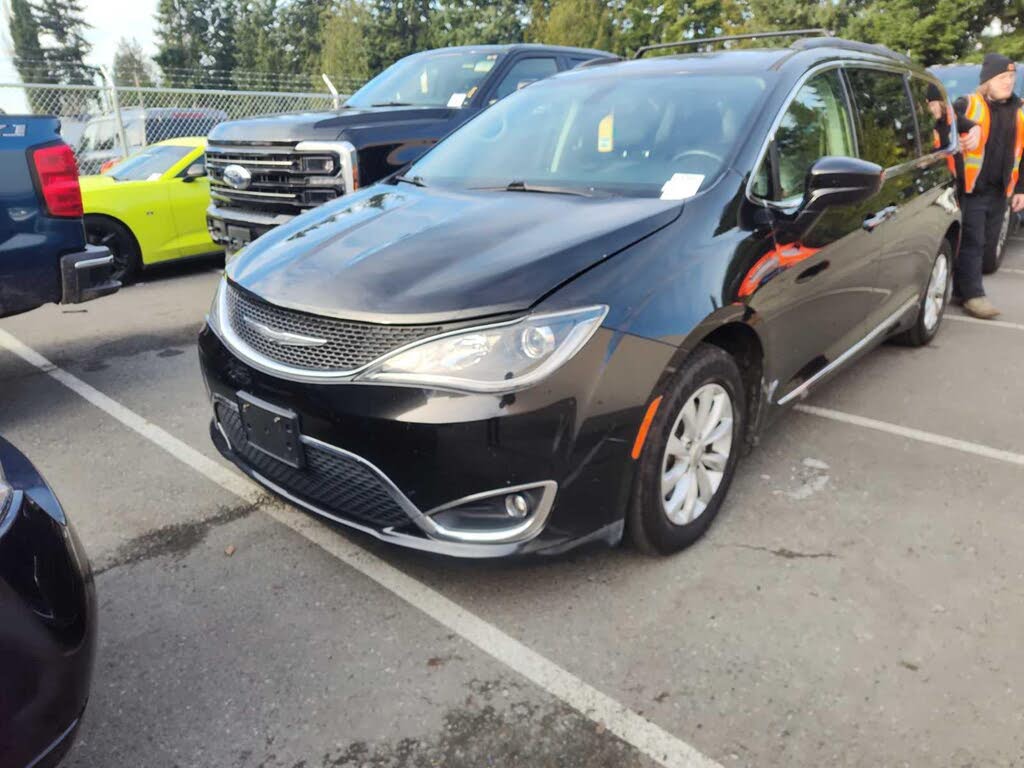 2017 Chrysler Pacifica Touring L FWD